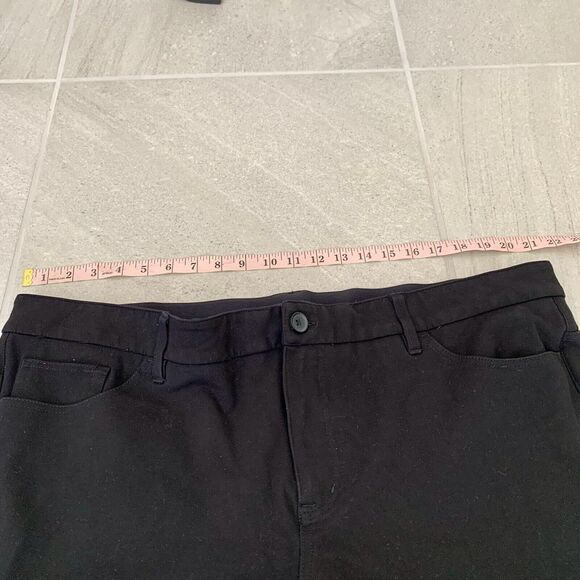 Torrid 24S Black Knee Length Capri Length Pants - Picture 3 of 5